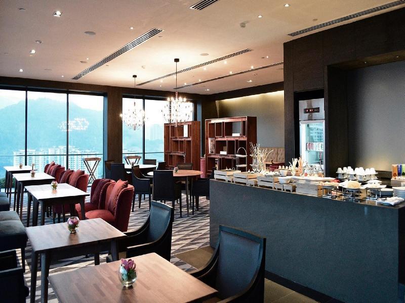 G Hotel Kelawai Tanjung Tokong Zewnętrze zdjęcie Club Lounge at the hotel